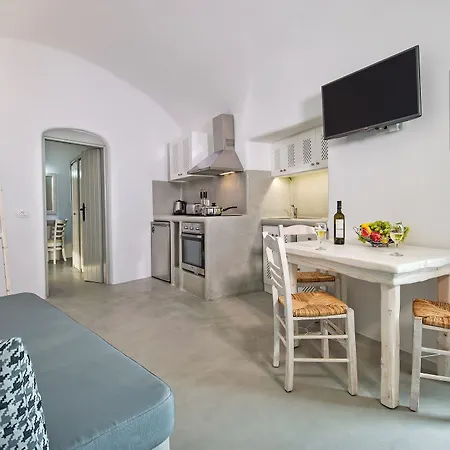 Nereids Santorini 梅加洛克里
