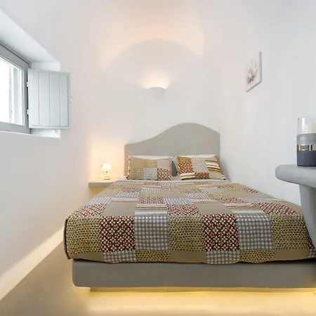 Nereids Santorini 梅加洛克里