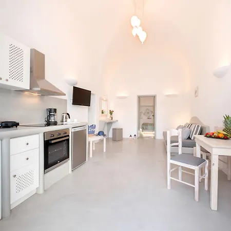 Nereids Santorini 梅加洛克里